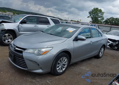 2015 Toyota Camry Le z USA, uszkodzony, nr VIN 4T1BF1FK8FU972805